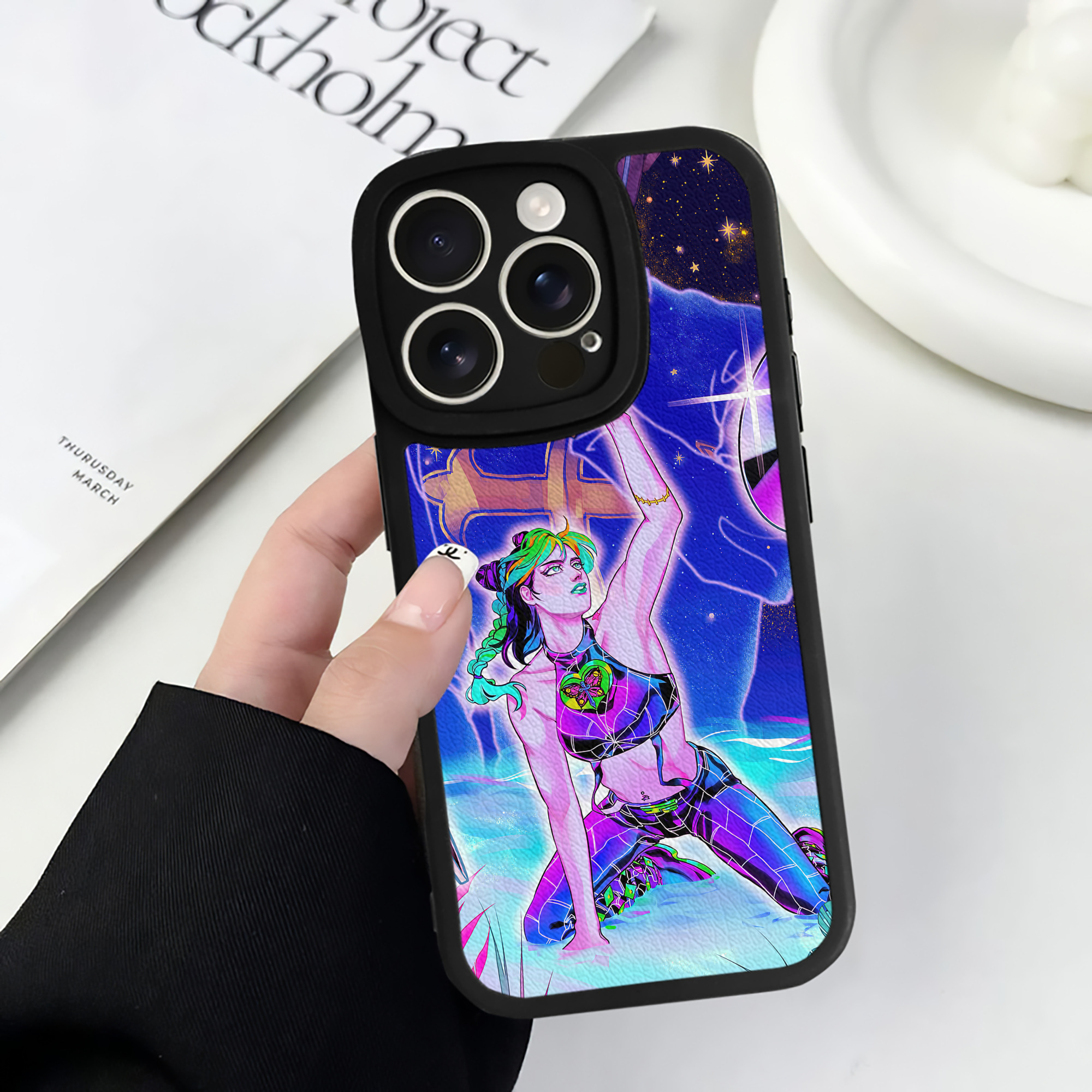 （画像用） ジョジョの奇妙な冒険 JoJo's Bizarre Adventure 【iPhone 16シリーズ対応】シリコンスマホケース（レザー調） 材質：シリコン